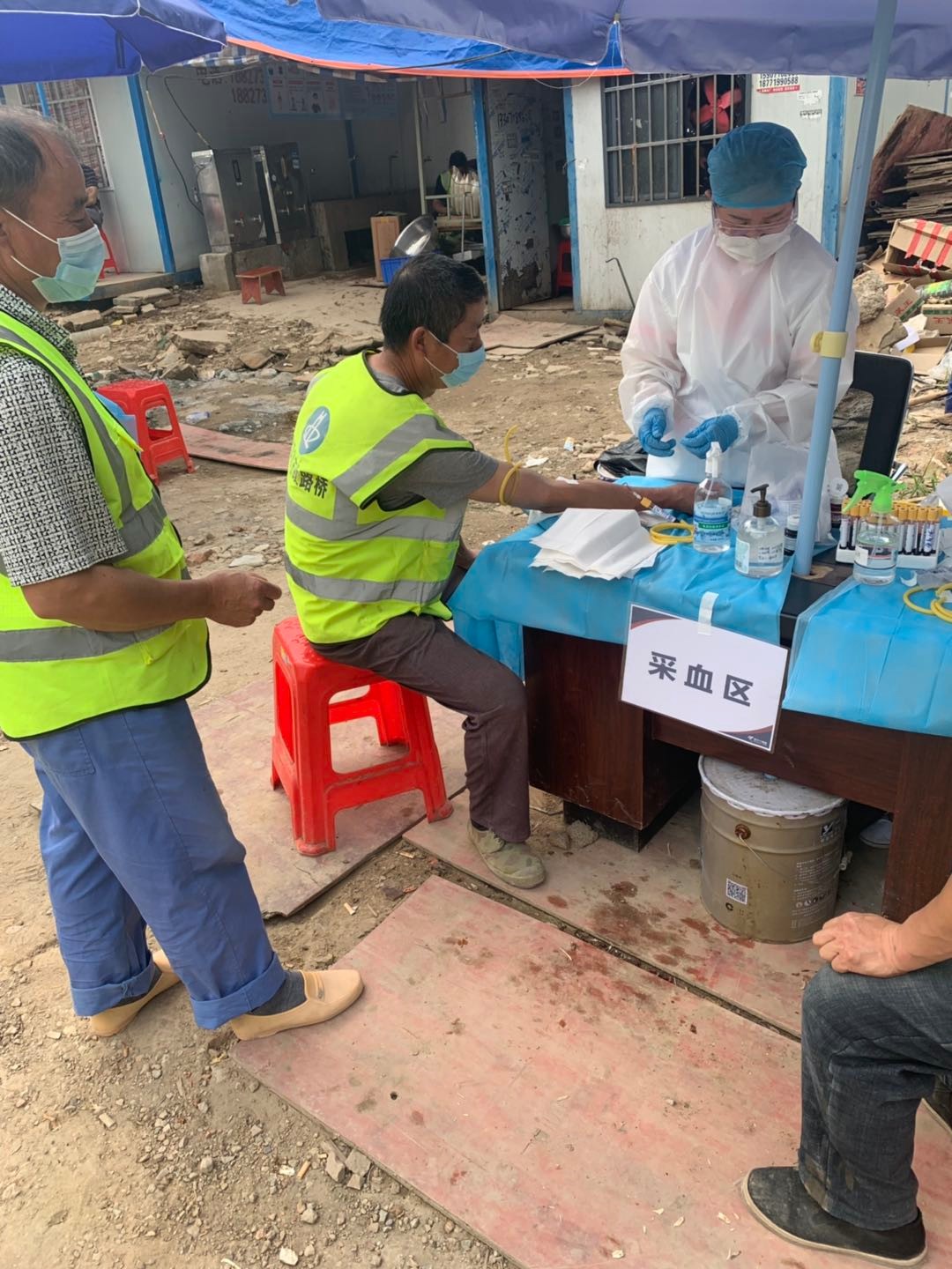 地鐵8號(hào)線項(xiàng)目組織人員進(jìn)行核酸檢測
